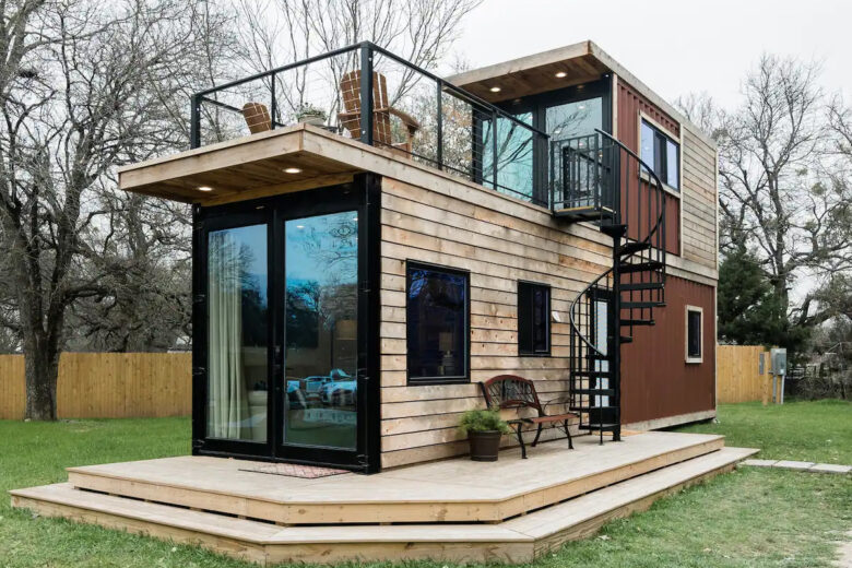 Une maison avec 3 containers