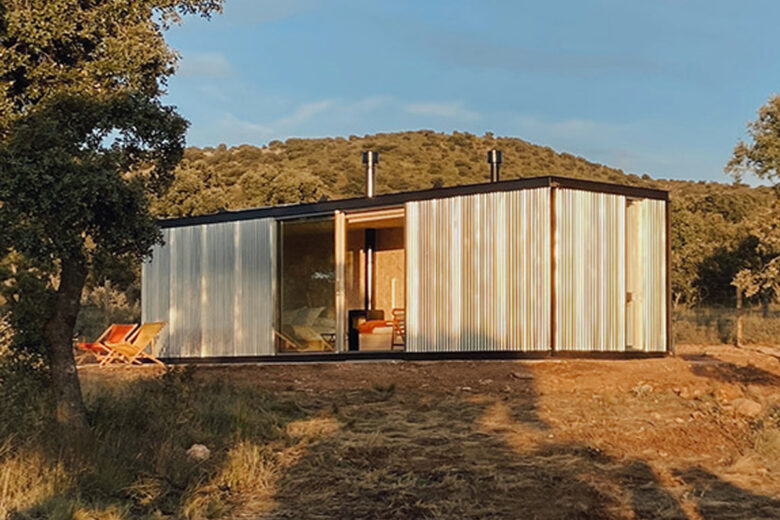 Une maison en forme de container