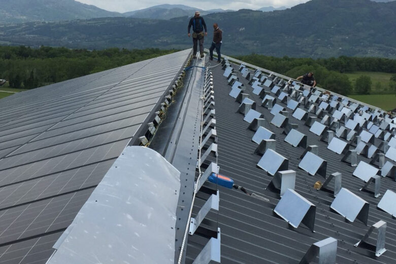 installation de panneaux solaires léger