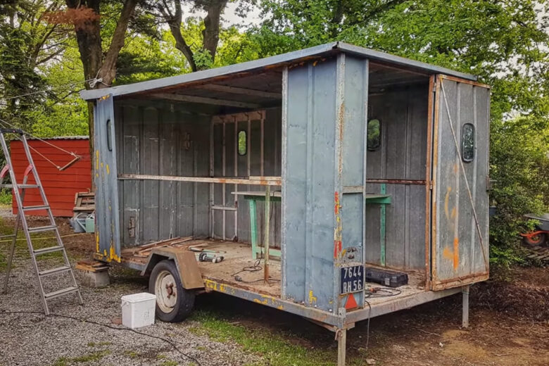 Une cabane de chantier