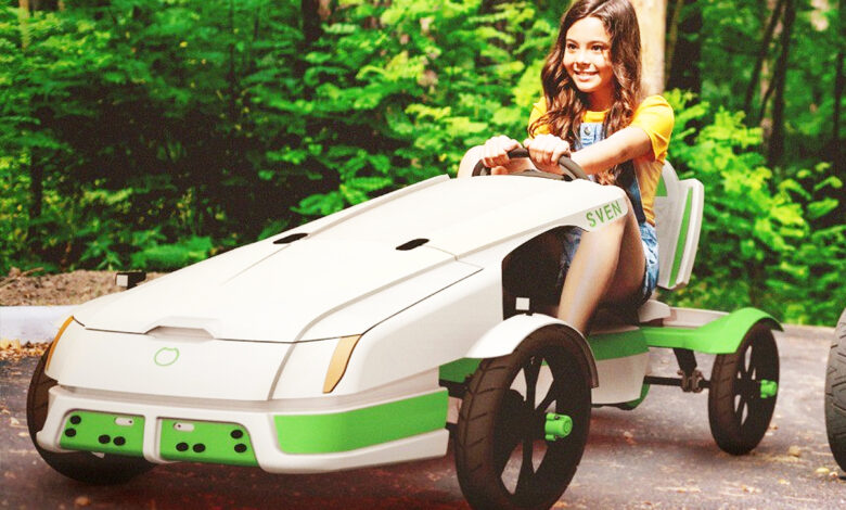 Une voiture à pédale électrique