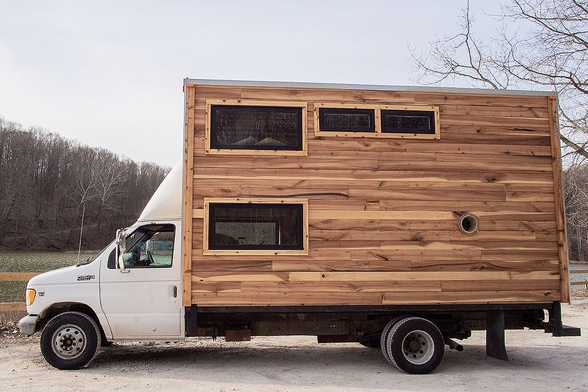 Tiny House : Il transforme un fourgon utilitaire en un étonnant