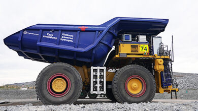 Un grand camion minier à hydrogène