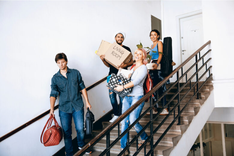 Des étudiant partent en colocation