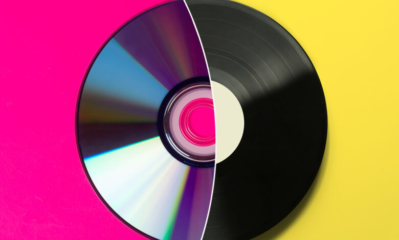 A moitié vinyle et CD