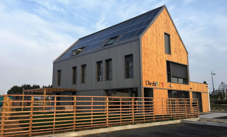 Réalisation à Angers d’un bâtiment zéro béton de près de 400m² et 11 mètres de haut, construit à 100% en IPAC® (Murs, Toiture, Plancher, Cloisons).