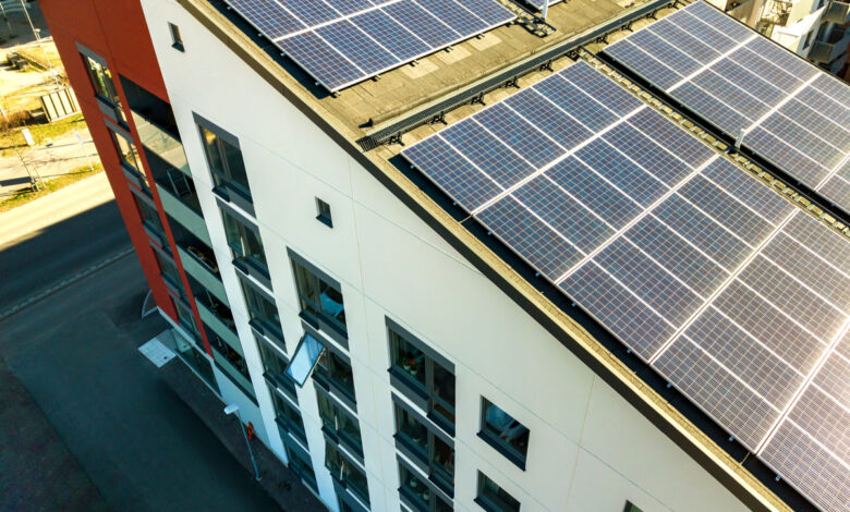 Des panneaux solaires sur le toit