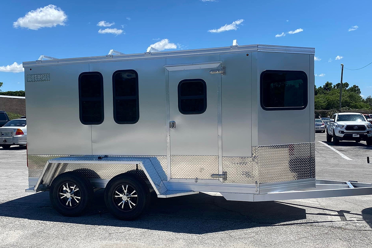 le camping car Silver Moon de coté