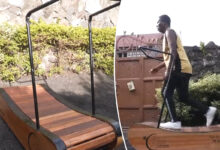 un congolais invente un tapis de course en bois