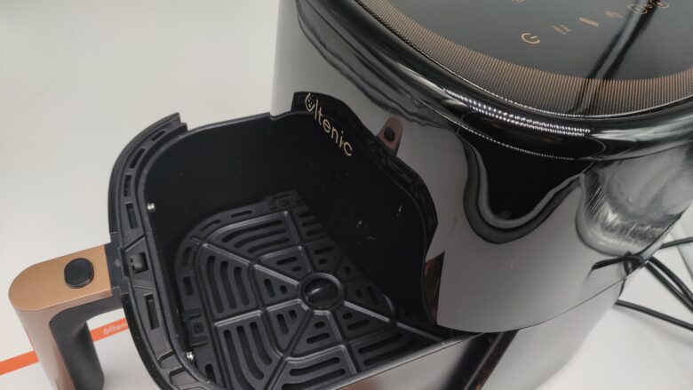 Nous avons testé la friteuse connectée Smart Air Fryer K1 d'ULTENIC