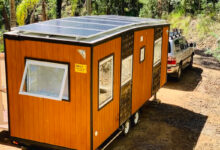 Une Tiny House en bois hors réseau