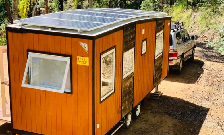 Une Tiny House en bois hors réseau