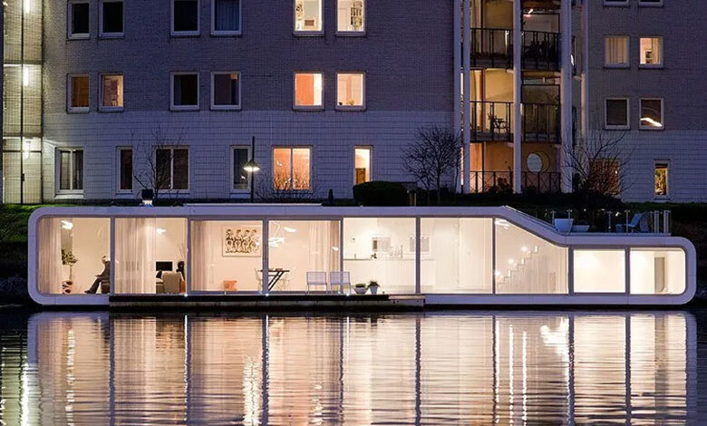 Une maison container sur l'eau