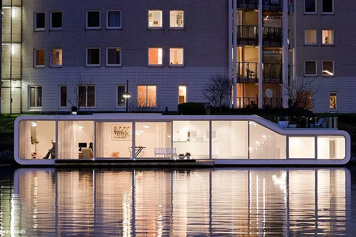 Une maison container sur l'eau