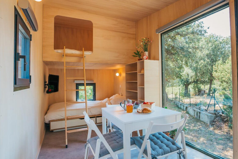 L'intérieur de la Tiny House Stuga