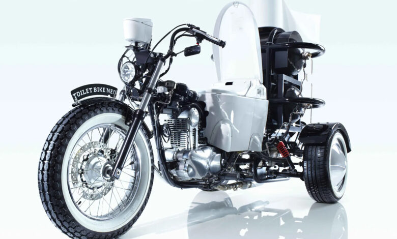 Une moto qui roule au caca