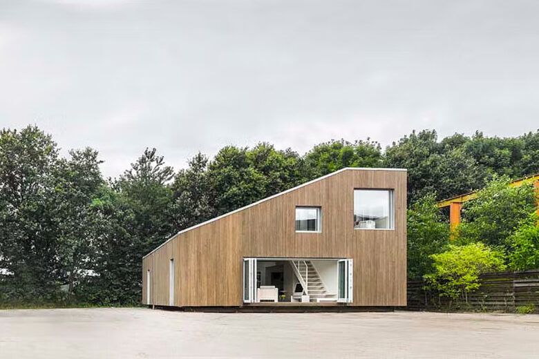 une maison en container de marchandises