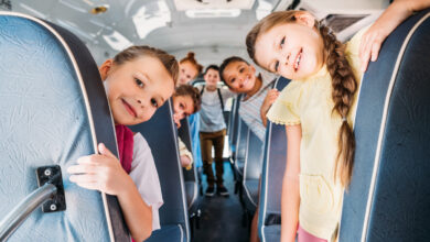 des enfants dans un bus