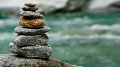 Cairn en éqCairn près de la rivière Verzasca, vallée de la Valle Verzasca, Tessin, Suisse, Europe.uilibre dans le Rockefeller State Park de l'État de New York.