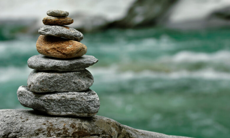 Cairn en éqCairn près de la rivière Verzasca, vallée de la Valle Verzasca, Tessin, Suisse, Europe.uilibre dans le Rockefeller State Park de l'État de New York.