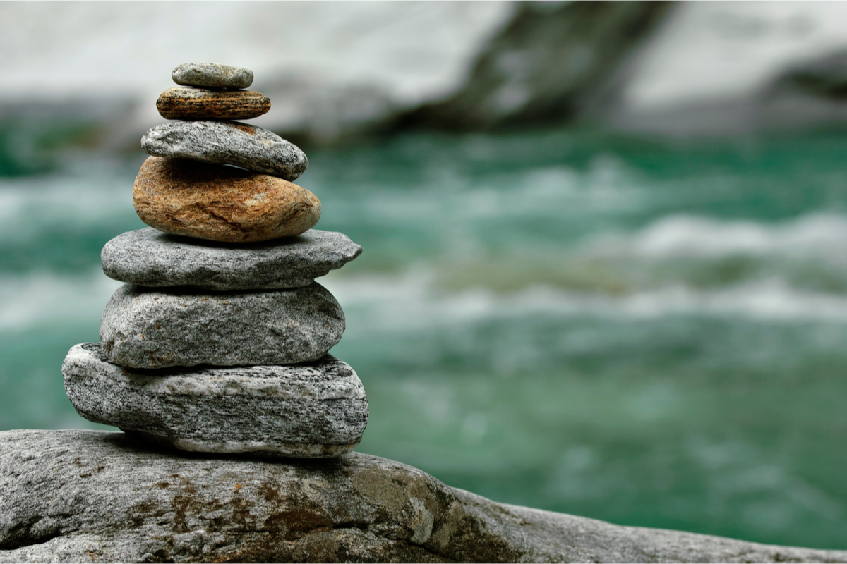 Cairn en éqCairn près de la rivière Verzasca, vallée de la Valle Verzasca, Tessin, Suisse, Europe.uilibre dans le Rockefeller State Park de l'État de New York.