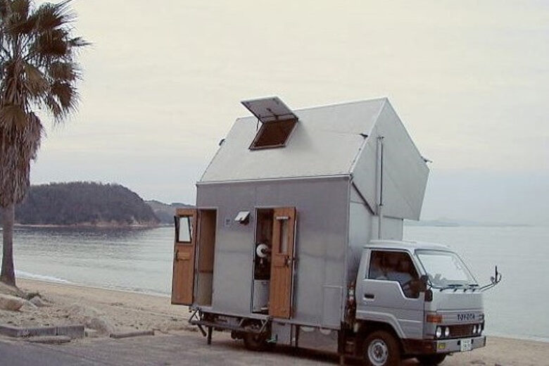 Une petite Toyota Ace transformée en camping car
