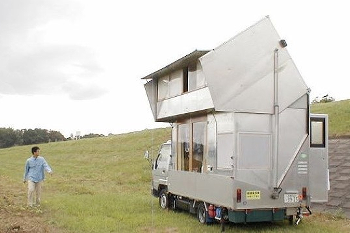 Un camping car aménagé sur deux étages