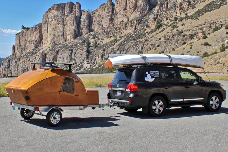 la caravane teardrop en kit remorquée par une voiture