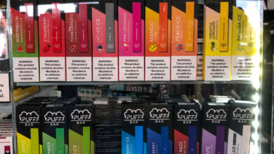 Pourquoi les cigarettes électroniques "puffs" font un tabac chez les adolescents ?