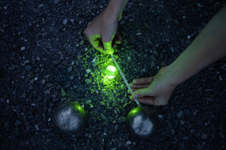 Beaucoup plus lumineux qu’un simple cochonnet phosphorescent ou fluorescent