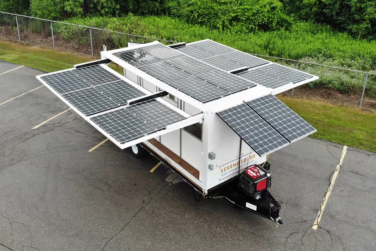 Containwatt : l'invention d'un container qui se transforme en abri solaire  générateur d'électricité - NeozOne