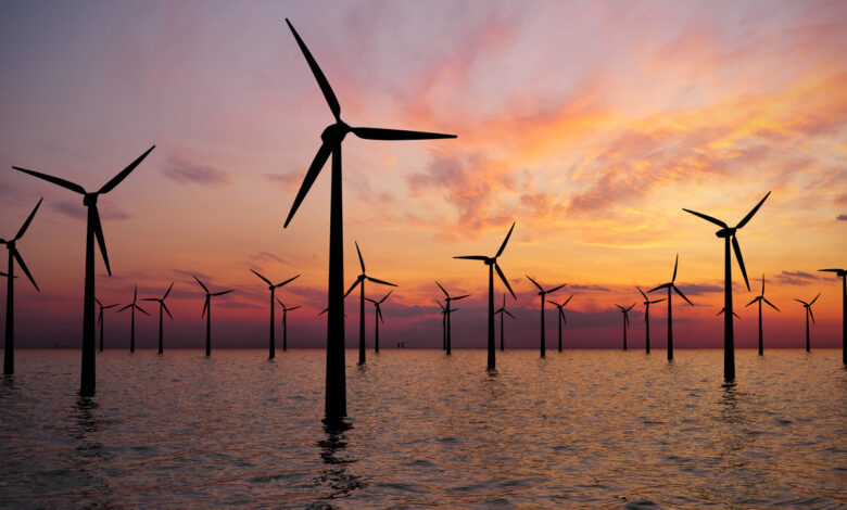 Turbines Éoliennes Offshore Au coucher Du Soleil