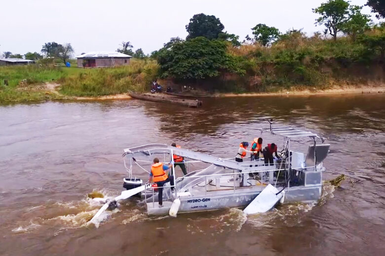 Installation d'une barge hydrolienne