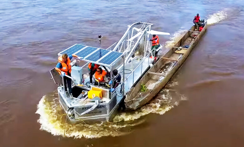 La barge Hydro-Gen est un système hydrolien comprenant une barge autopropulsée et une turbine hydrolienne.