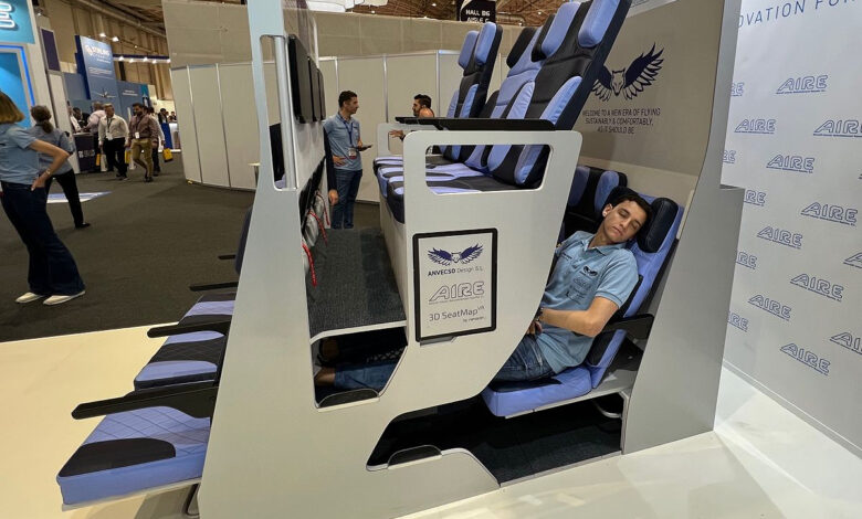 La Chaise Longue Economy Seat en démonstration à Aircraft Interiors Expo