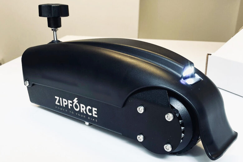 Zipforce est un moteur électrique portable que vous montez sur la roue avant de votre vélo ordinaire pour le convertir en vélo électrique.