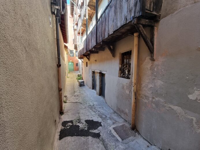 La rue de la plus vieille maison de Lyon