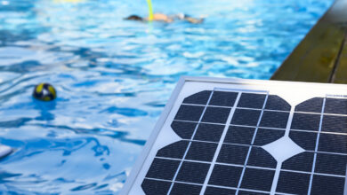 panneau solaire photovoltaïque pour chauffer l'eau dans la piscine