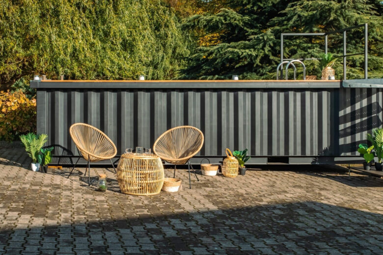 Une piscine container en bois et méta de Calaak'Oncept