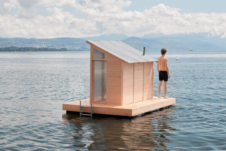 Un sauna en bois sur le lac Léman
