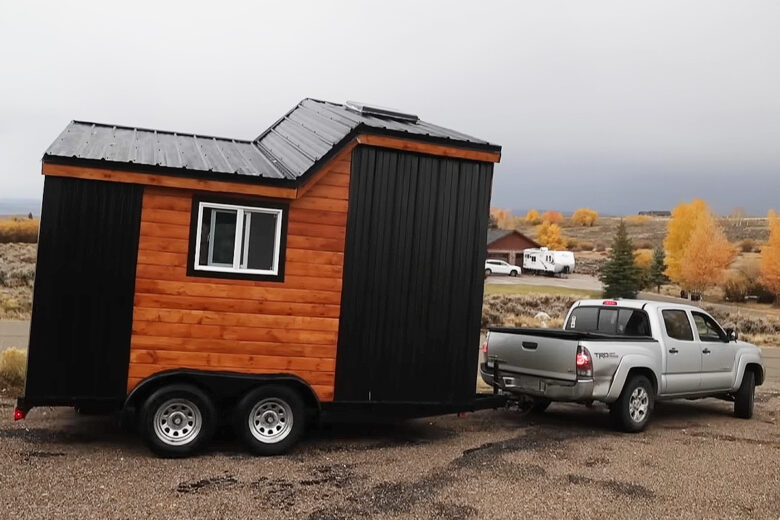 La Tiny House tractée par un pickup