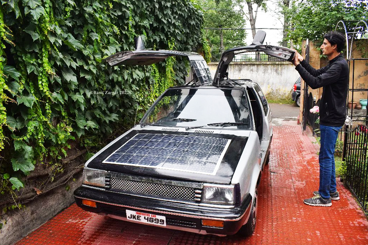Un professeur de mathématique a fabriqué une voiture électrique et solaire