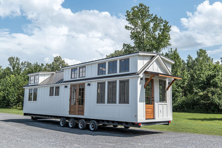 Une grande Tiny House qui ressemble à un manoir