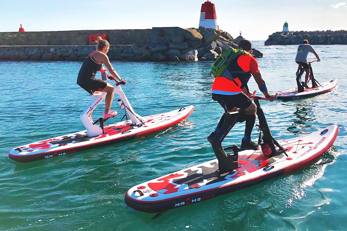 Une planche qui combine paddle, vélo électrique et Kayak