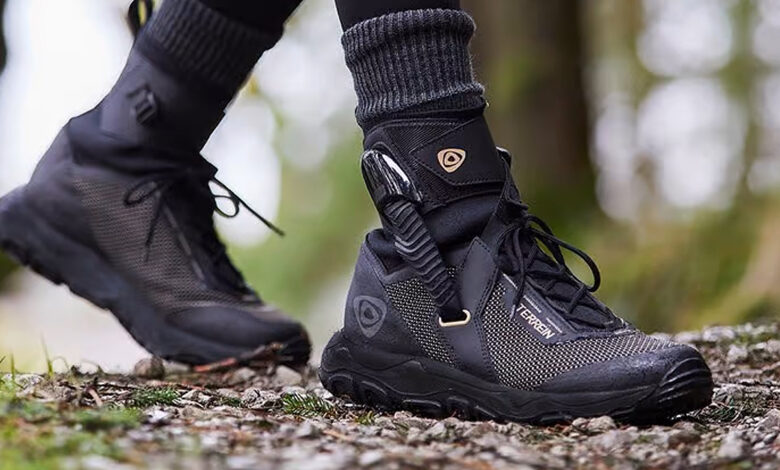 Les chaussures de randonnée Terrein Ascent utilisent des pistons hydrauliques pour stabiliser les chevilles.