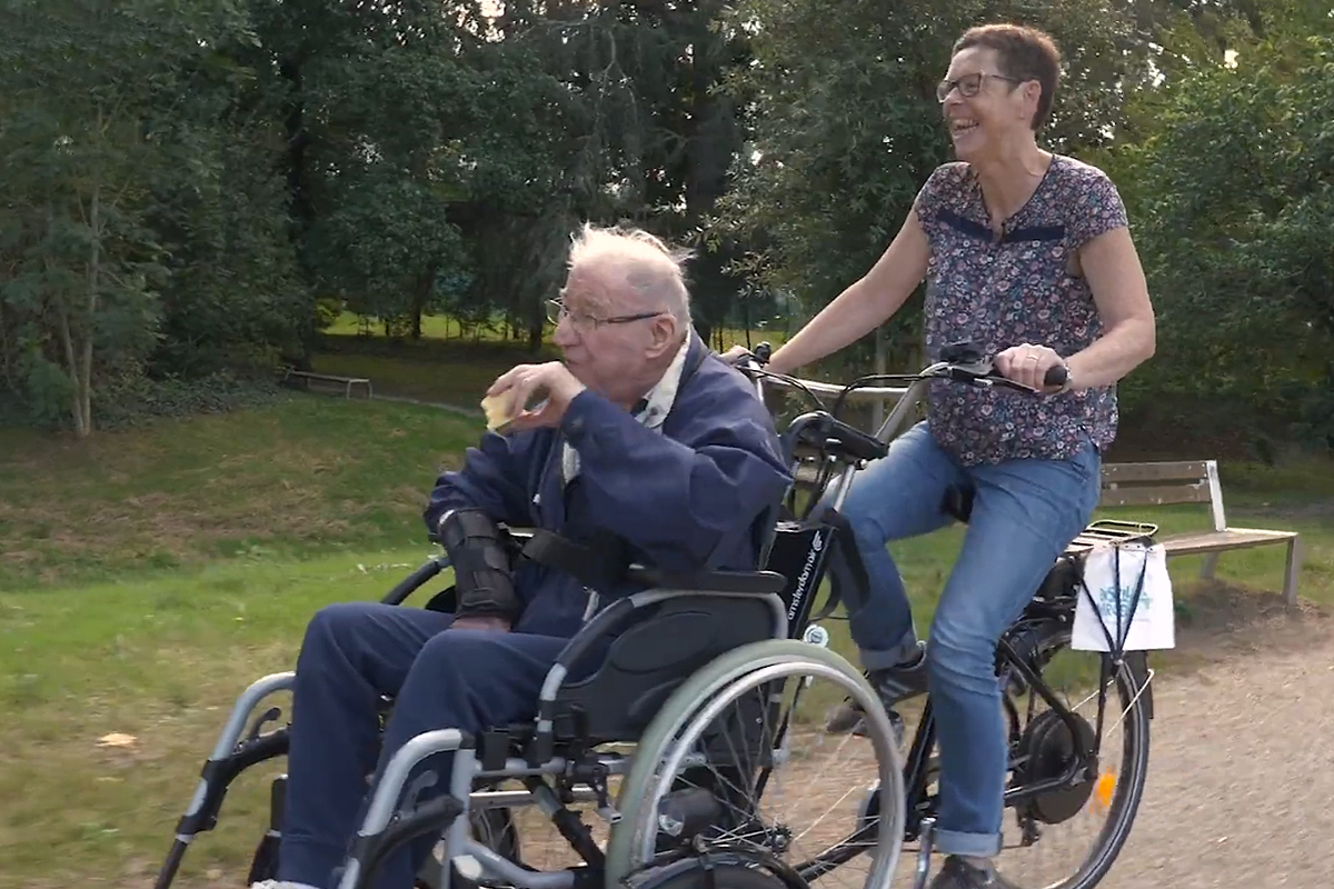 L’association En Selle Marcelle propose des balades en vélo cargo pour les résidents d’EHPAD.