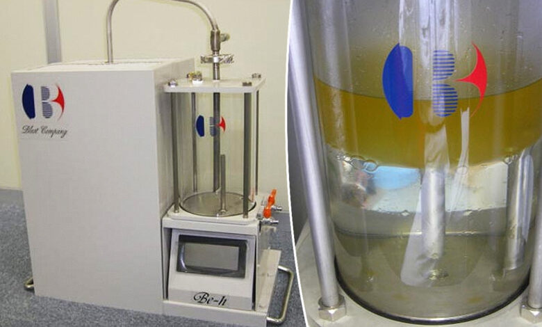 Cette machine produit de l'huile à partir de déchets plastiques