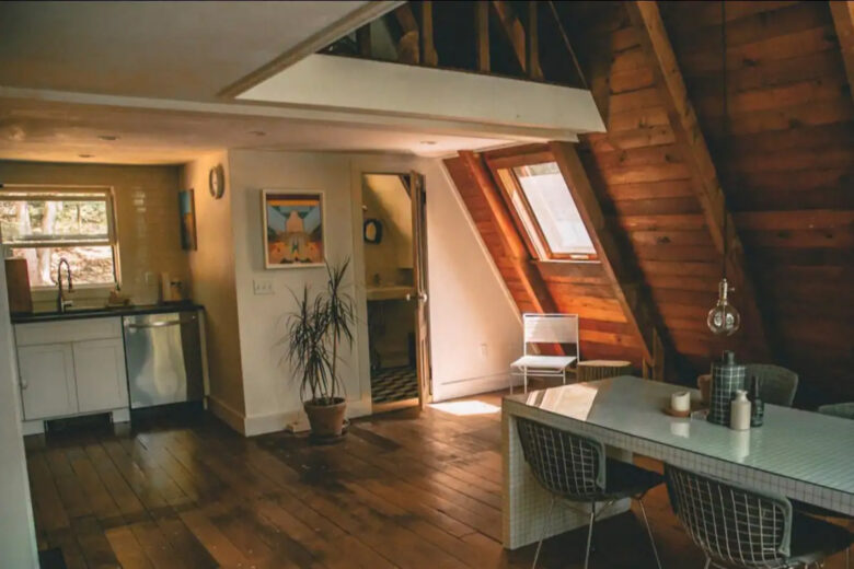 L'intérieur de la maison en A