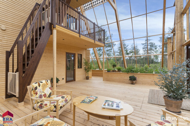 L'intérieur de la maison en A Naturvillan