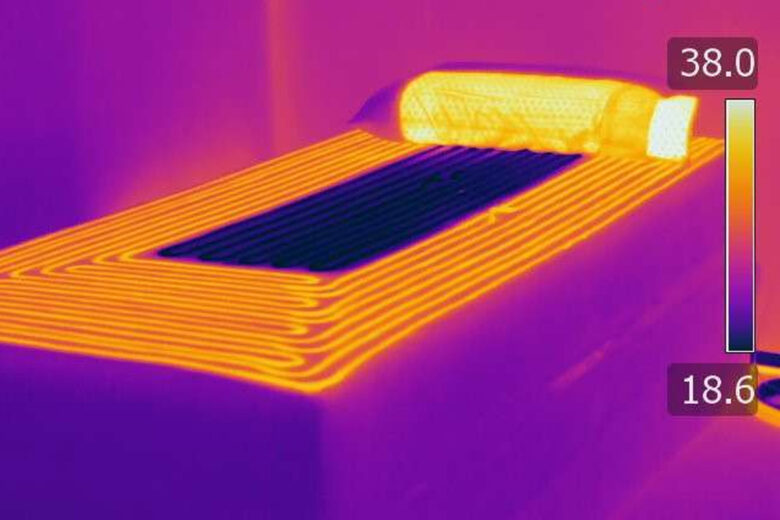 Photo thermique du matelas avec les zones chaudes et froides.